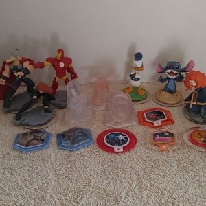 Disney infinity 2.0 figures, playsets, discs